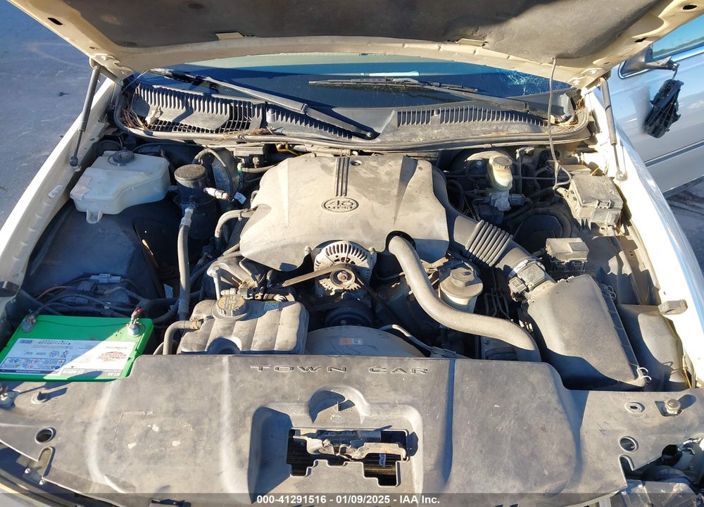 2001 LINCOLN TOWN CAR VIN: 1LNHM83W21Y621003