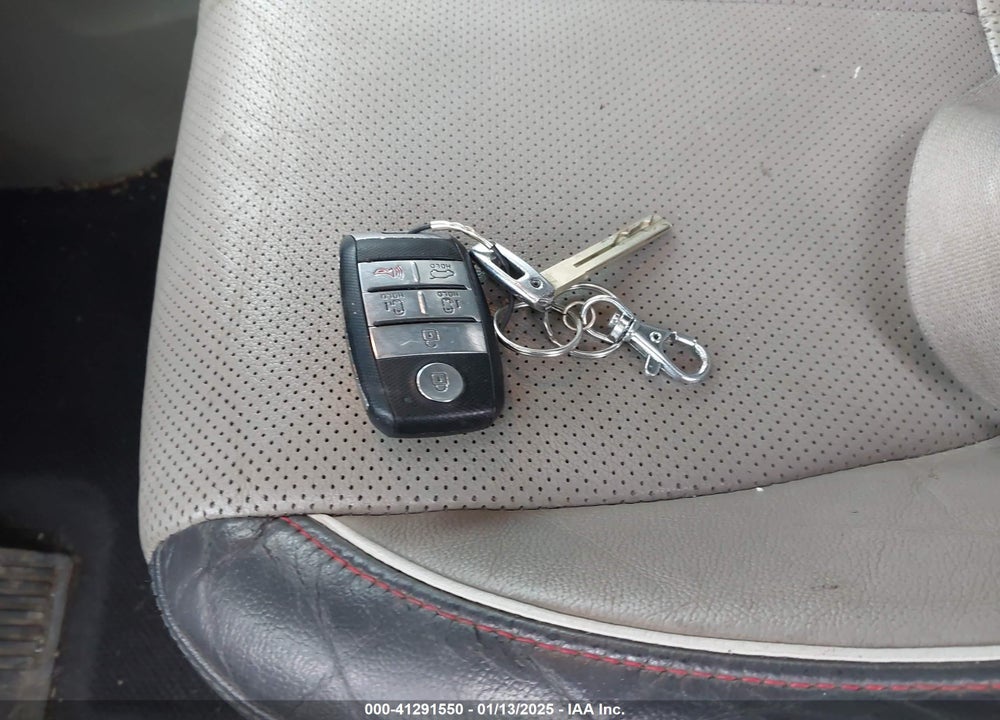 2018 KIA SEDONA LX VIN: KNDMB5C14J6423725