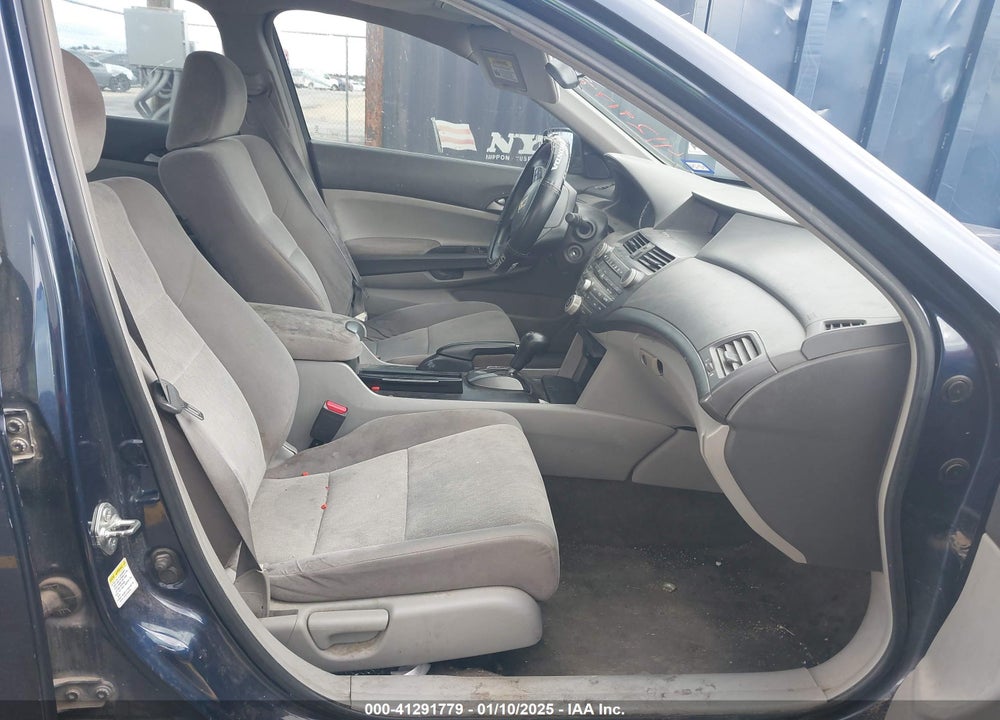 2009 HONDA ACCORD VIN: 1HGCP26499A074640