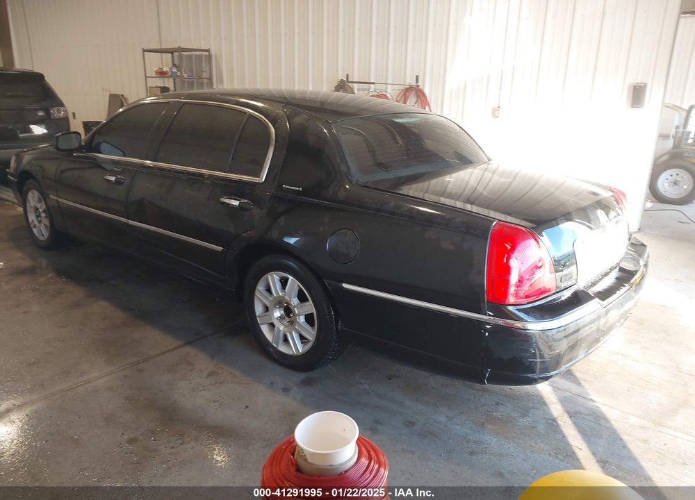 2011 LINCOLN TOWN CAR VIN: 2LNBL8EV0BX762795