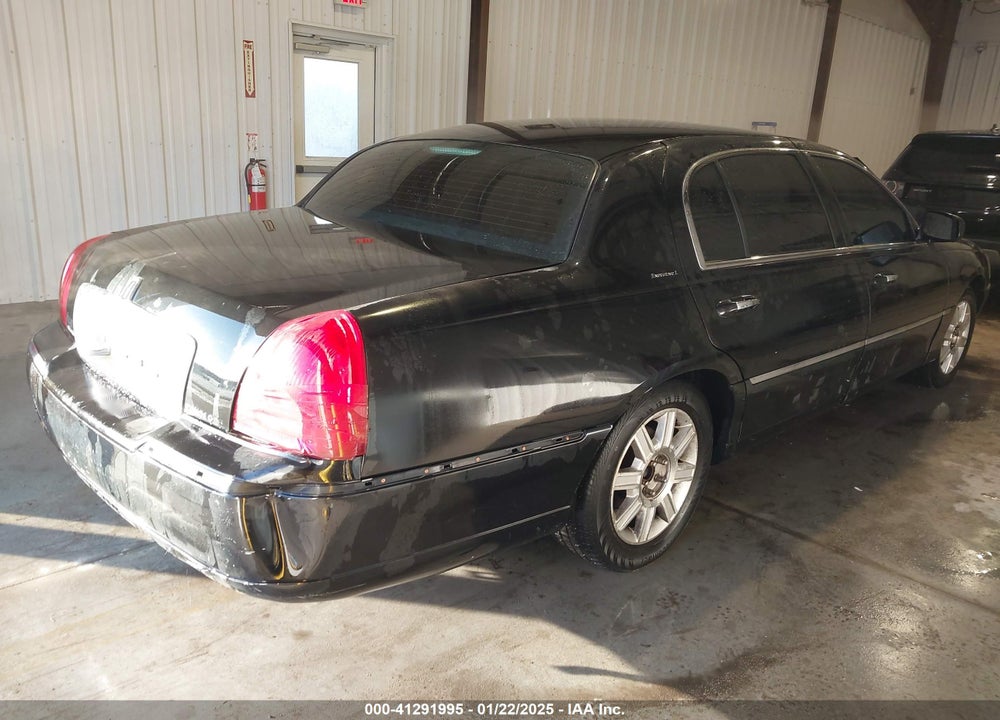 2011 LINCOLN TOWN CAR VIN: 2LNBL8EV0BX762795