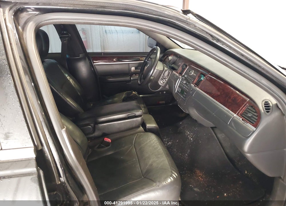 2011 LINCOLN TOWN CAR VIN: 2LNBL8EV0BX762795