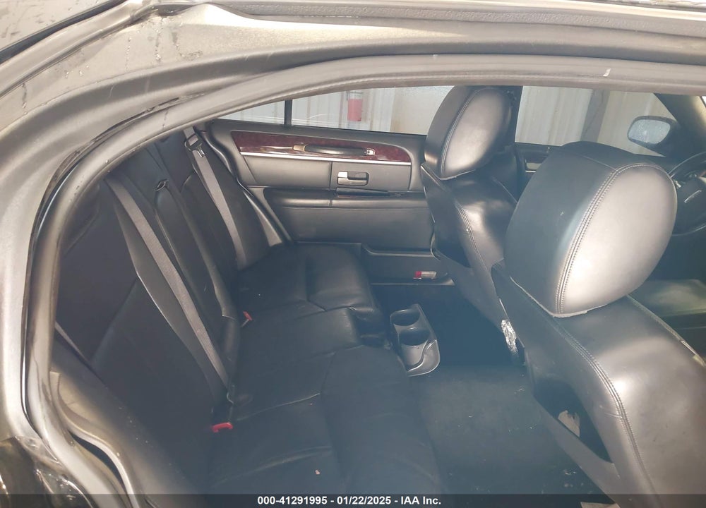 2011 LINCOLN TOWN CAR VIN: 2LNBL8EV0BX762795
