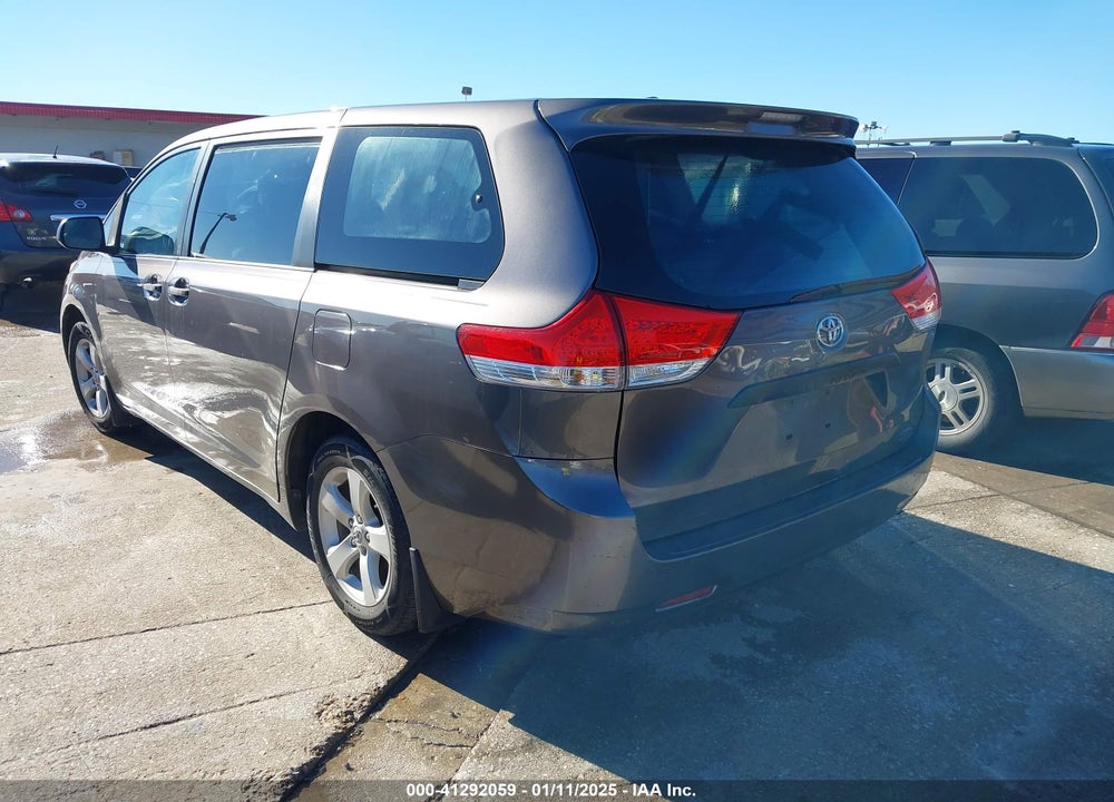 2011 TOYOTA SIENNA VIN: 5TDKA3DC9BS004611