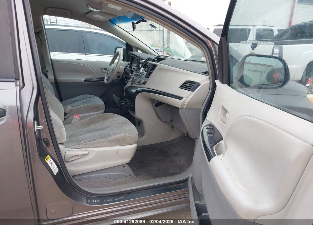 2011 TOYOTA SIENNA VIN: 5TDKA3DC9BS004611