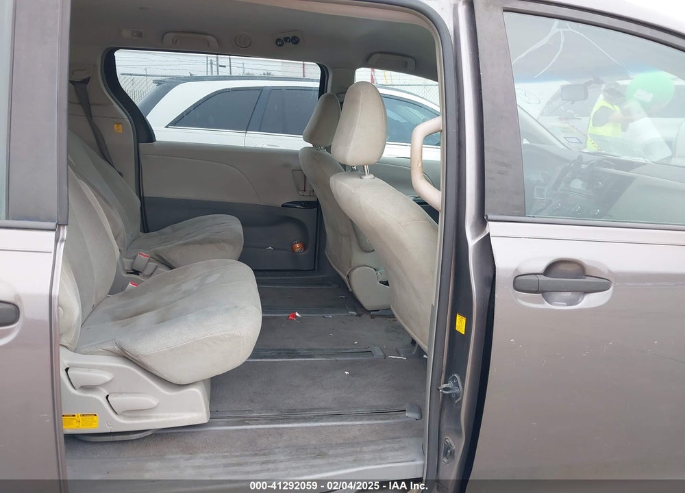 2011 TOYOTA SIENNA VIN: 5TDKA3DC9BS004611