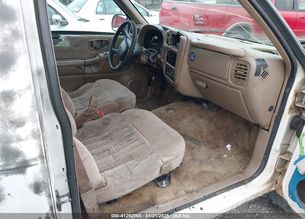 2000 CHEVROLET BLAZER LS VIN: 1GNCS13W2YK255897