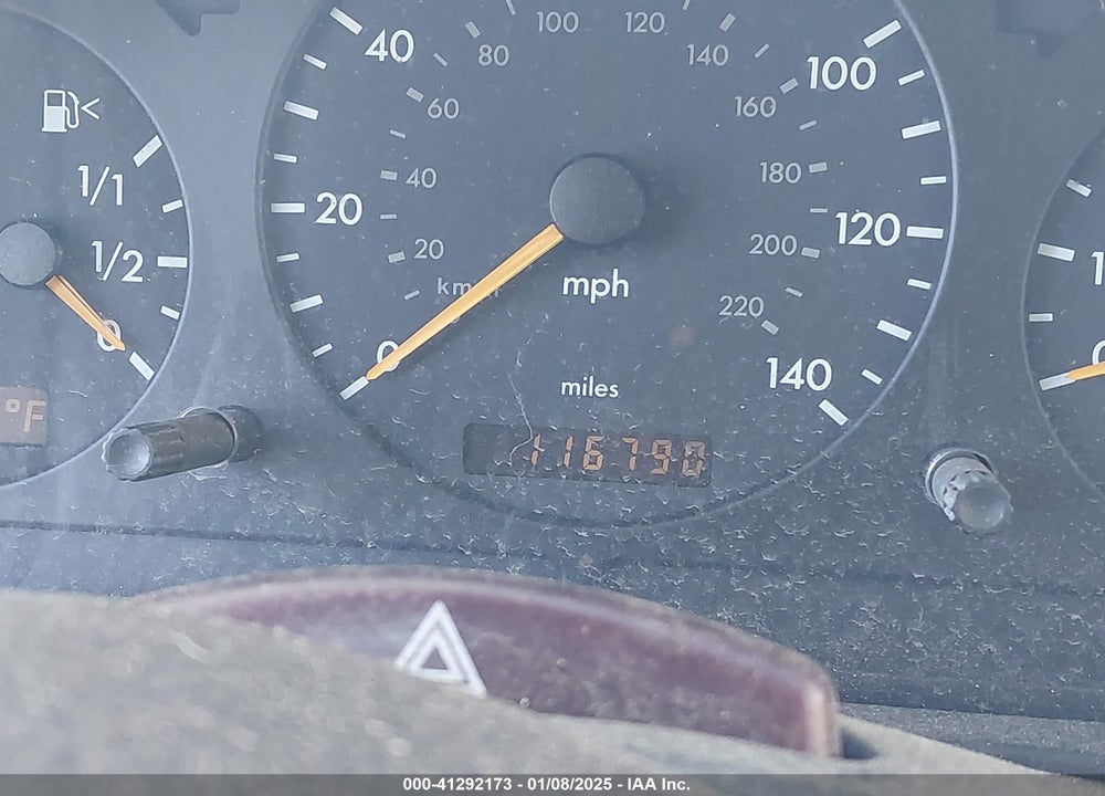 2000 MERCEDES-BENZ ML 320 VIN: 4JGAB54E0YA146627