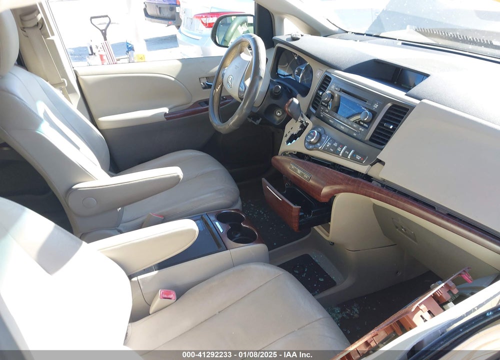2011 TOYOTA SIENNA XLE V6 VIN: 5TDYK3DC1BS004674