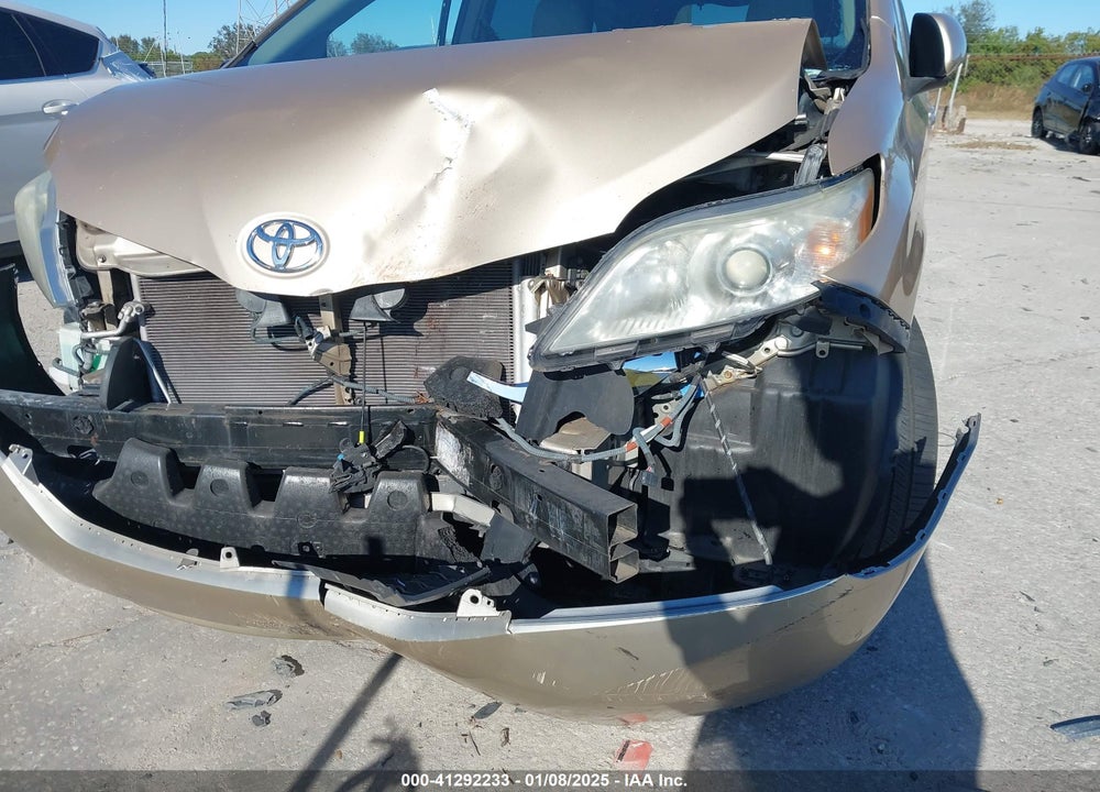 2011 TOYOTA SIENNA XLE V6 VIN: 5TDYK3DC1BS004674