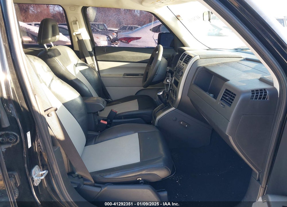 2007 JEEP PATRIOT SPORT VIN: 1J8FT28097D399357