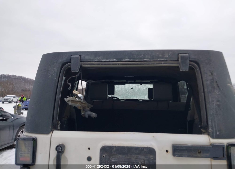 2010 JEEP WRANGLER UNLIMITED VIN: 1J4HA6H18AL133860
