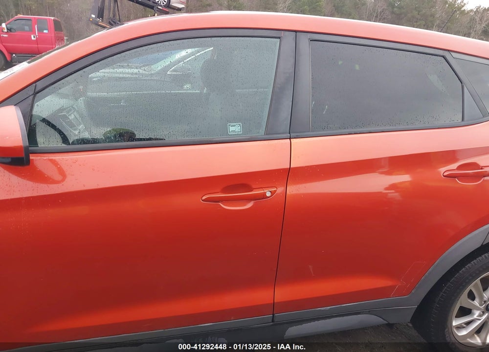 2017 HYUNDAI TUCSON SE VIN: KM8J23A40HU266488