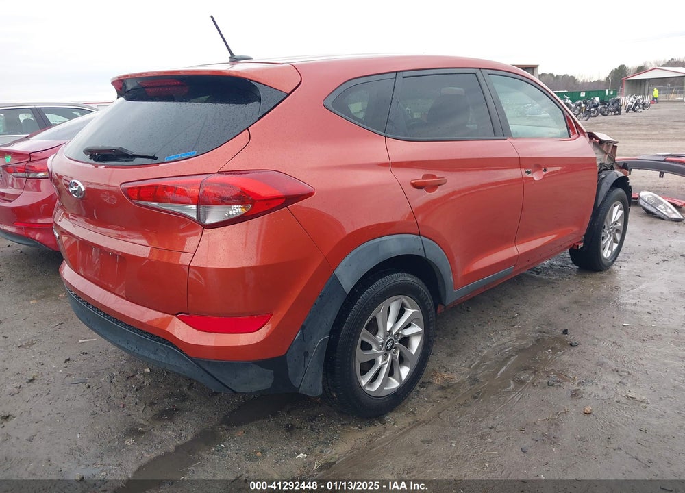 2017 HYUNDAI TUCSON SE VIN: KM8J23A40HU266488