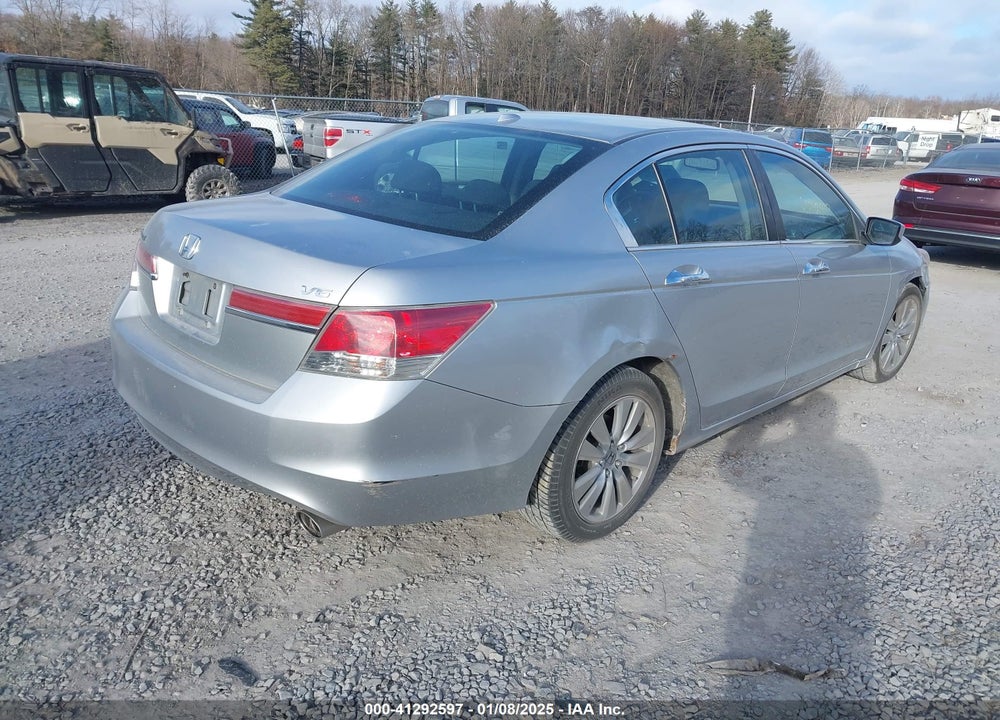 2011 HONDA ACCORD VIN: 1HGCP3F8XBA028748