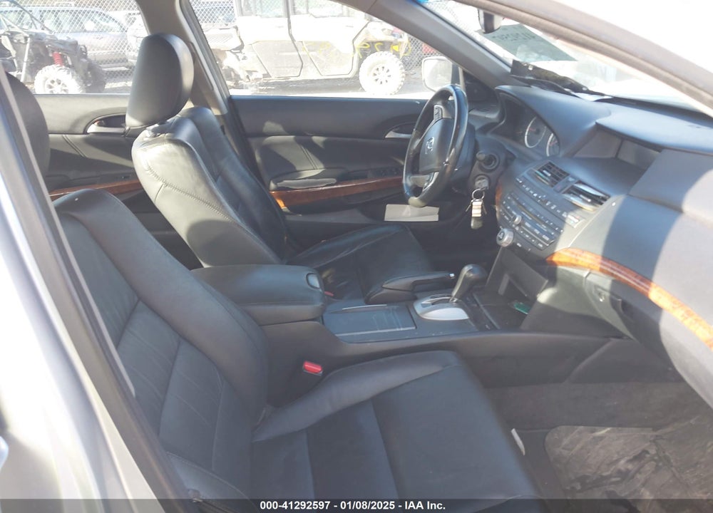 2011 HONDA ACCORD VIN: 1HGCP3F8XBA028748