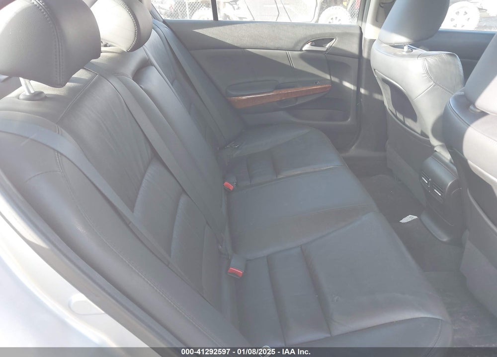 2011 HONDA ACCORD VIN: 1HGCP3F8XBA028748