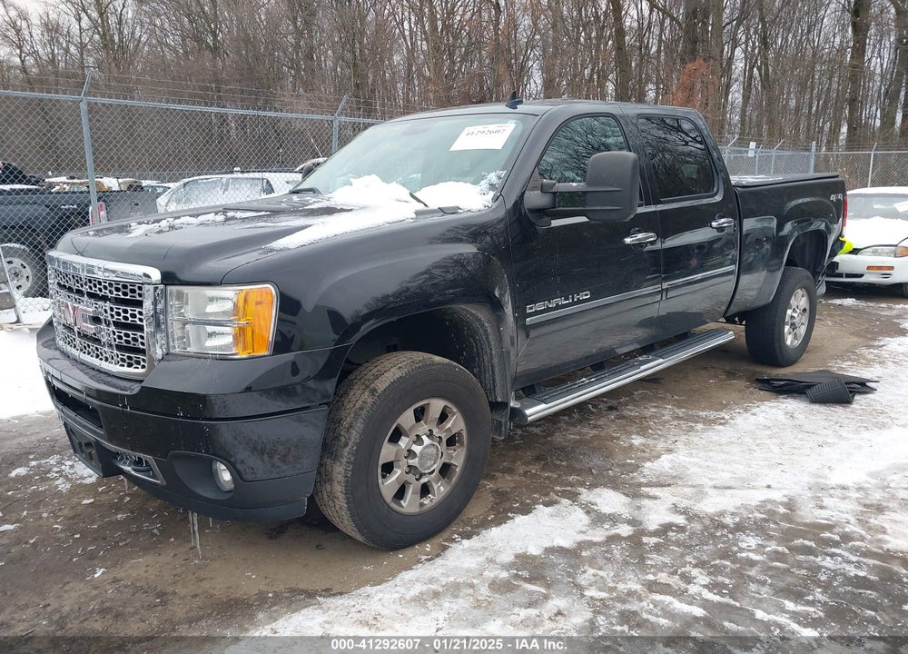 2013 GMC SIERRA 3500HD DENALI VIN: 1GT426E87DF110527