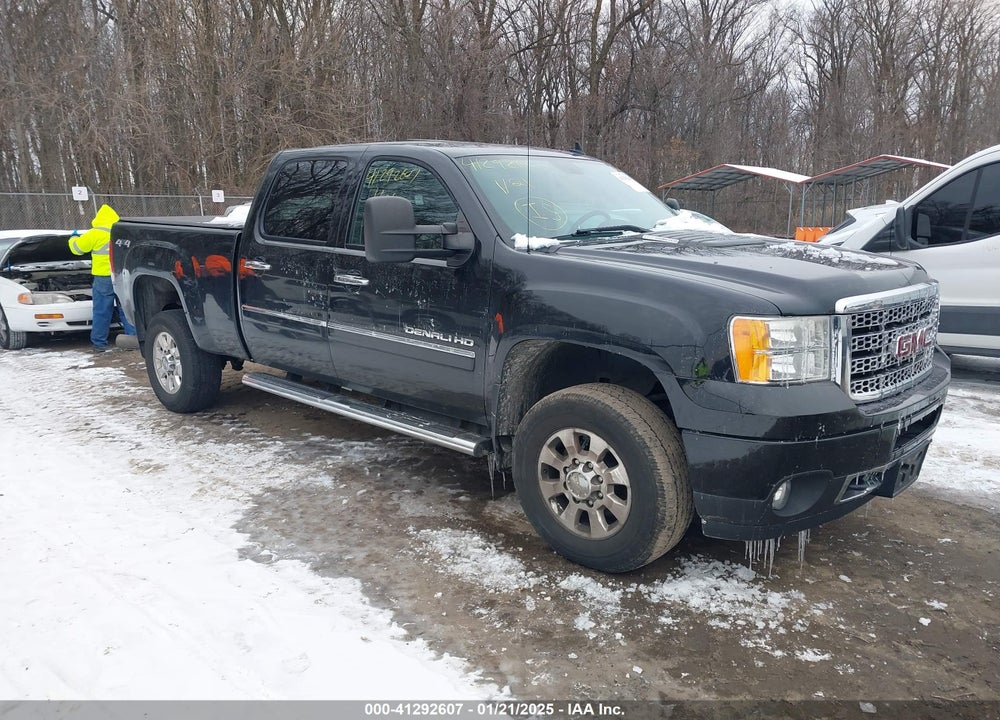 2013 GMC SIERRA 3500HD DENALI VIN: 1GT426E87DF110527