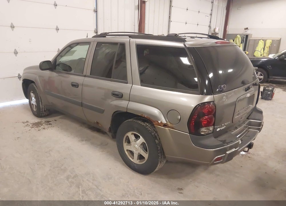 2005 CHEVROLET TRAILBLAZER LS VIN: 1GNDT13S152363261