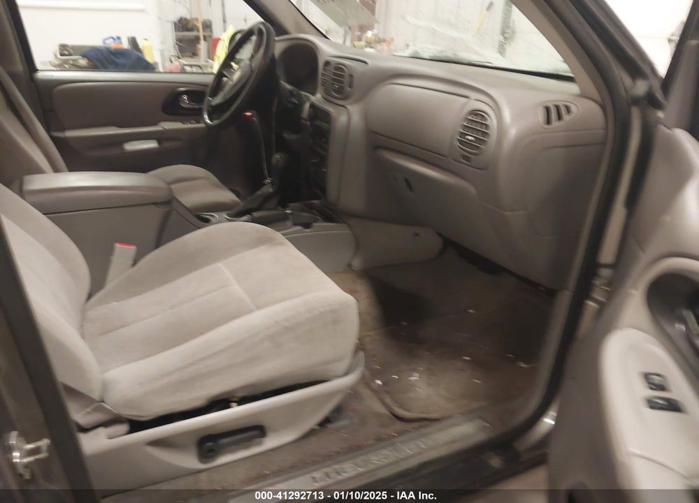 2005 CHEVROLET TRAILBLAZER LS VIN: 1GNDT13S152363261