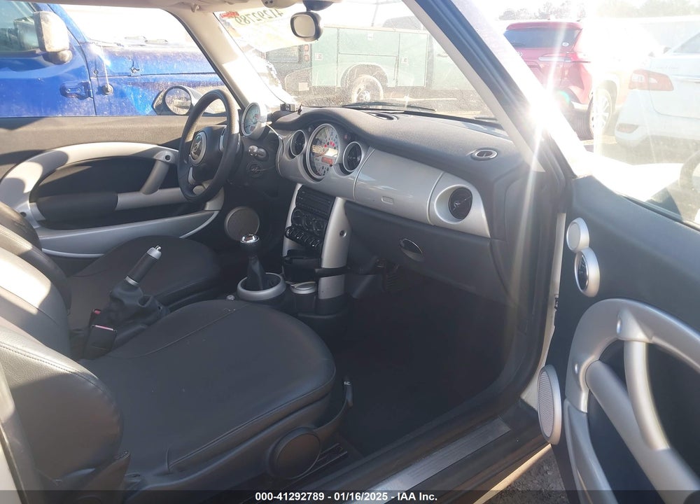 2004 MINI COOPER VIN: WMWRC33494TC54664