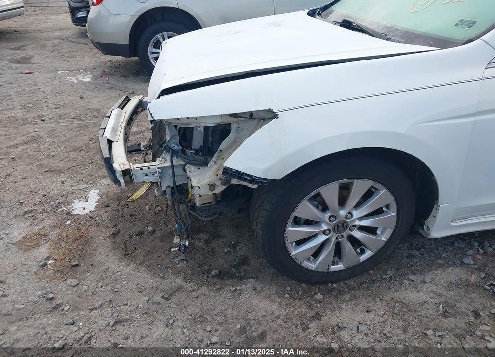 2011 HONDA ACCORD 2.4 SE VIN: 1HGCP2F68BA121101