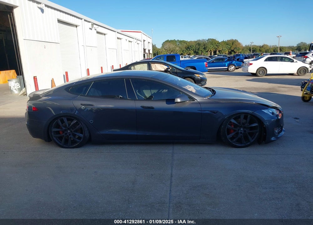 2016 TESLA MODEL S VIN: 5YJSA1E4XGF139295