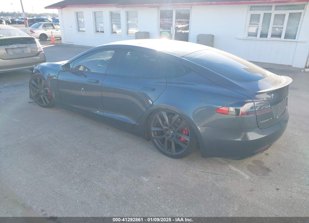 2016 TESLA MODEL S VIN: 5YJSA1E4XGF139295