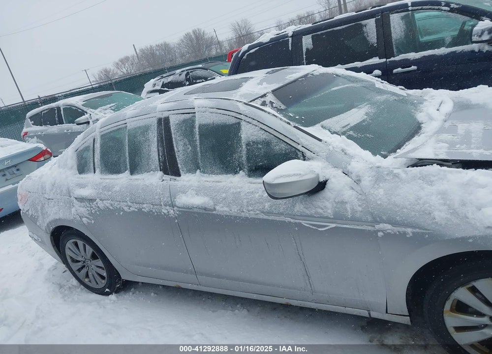 2011 HONDA ACCORD VIN: 1HGCP3F89BA008832