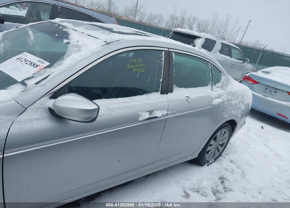 2011 HONDA ACCORD VIN: 1HGCP3F89BA008832