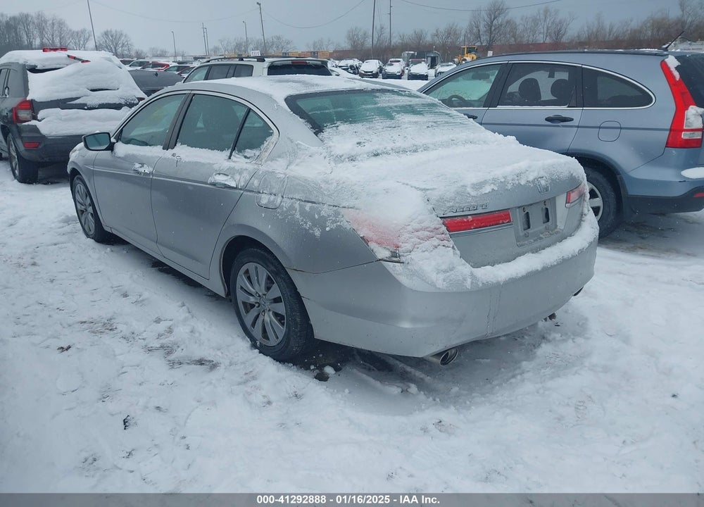 2011 HONDA ACCORD VIN: 1HGCP3F89BA008832