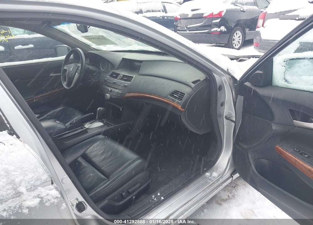 2011 HONDA ACCORD VIN: 1HGCP3F89BA008832