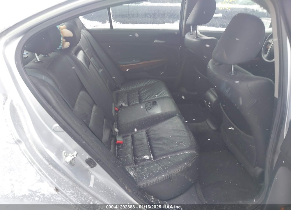 2011 HONDA ACCORD VIN: 1HGCP3F89BA008832