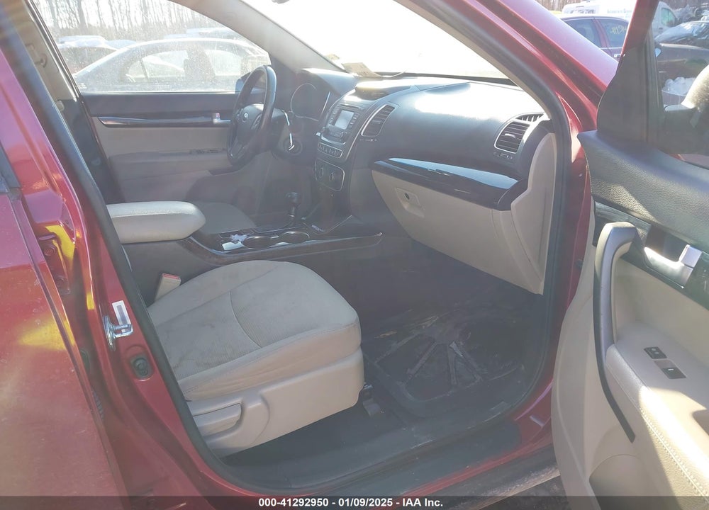 2015 KIA SORENTO LX VIN: 5XYKT4A60FG626399