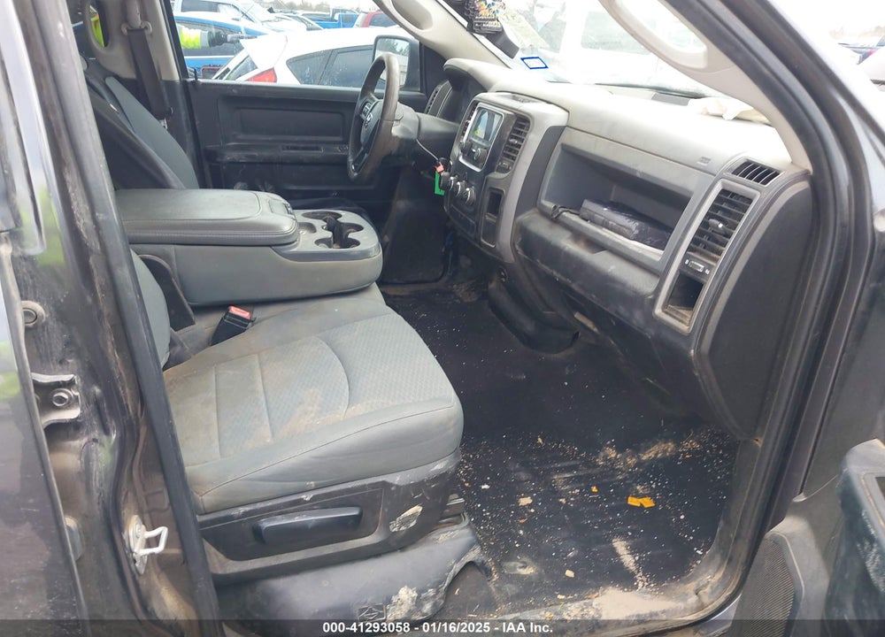 2020 RAM 1500 CLASSIC VIN: 1C6RR6FG0LS114553