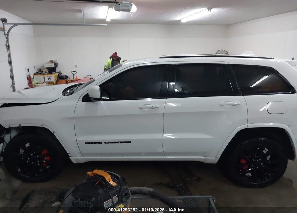 2017 JEEP GRAND CHEROKEE ALTITUDE 4X4 VIN: 1C4RJFAG3HC938538