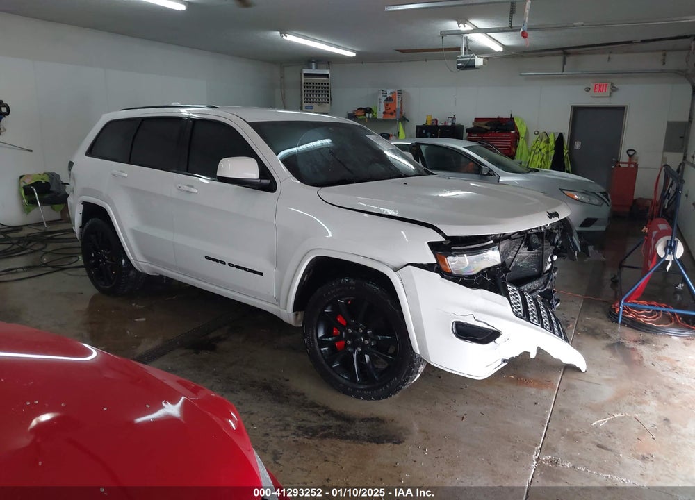 2017 JEEP GRAND CHEROKEE ALTITUDE 4X4 VIN: 1C4RJFAG3HC938538