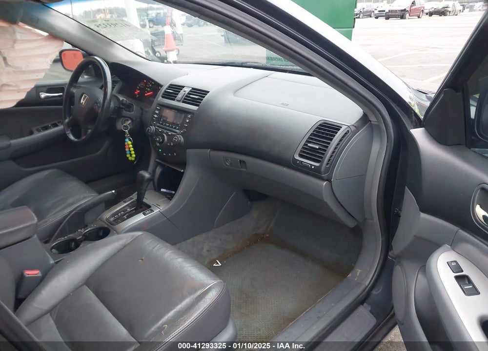 2005 HONDA ACCORD 2.4 EX VIN: 1HGCM56815A117018