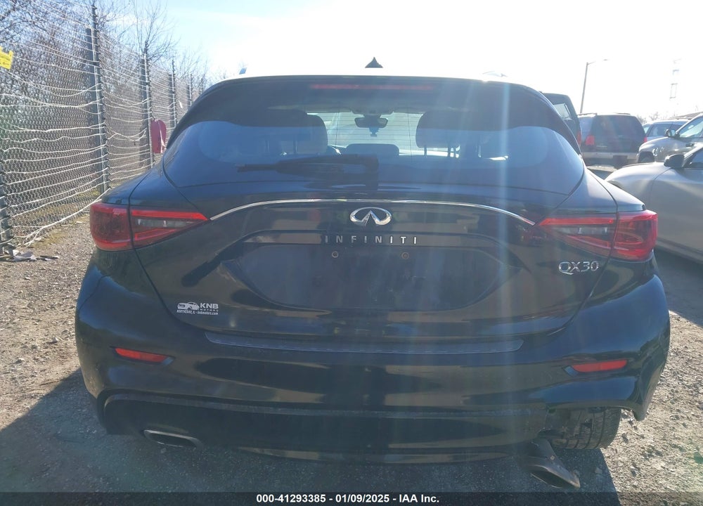 2019 INFINITI QX30 LUXE VIN: SJKCH5CP2KA009403