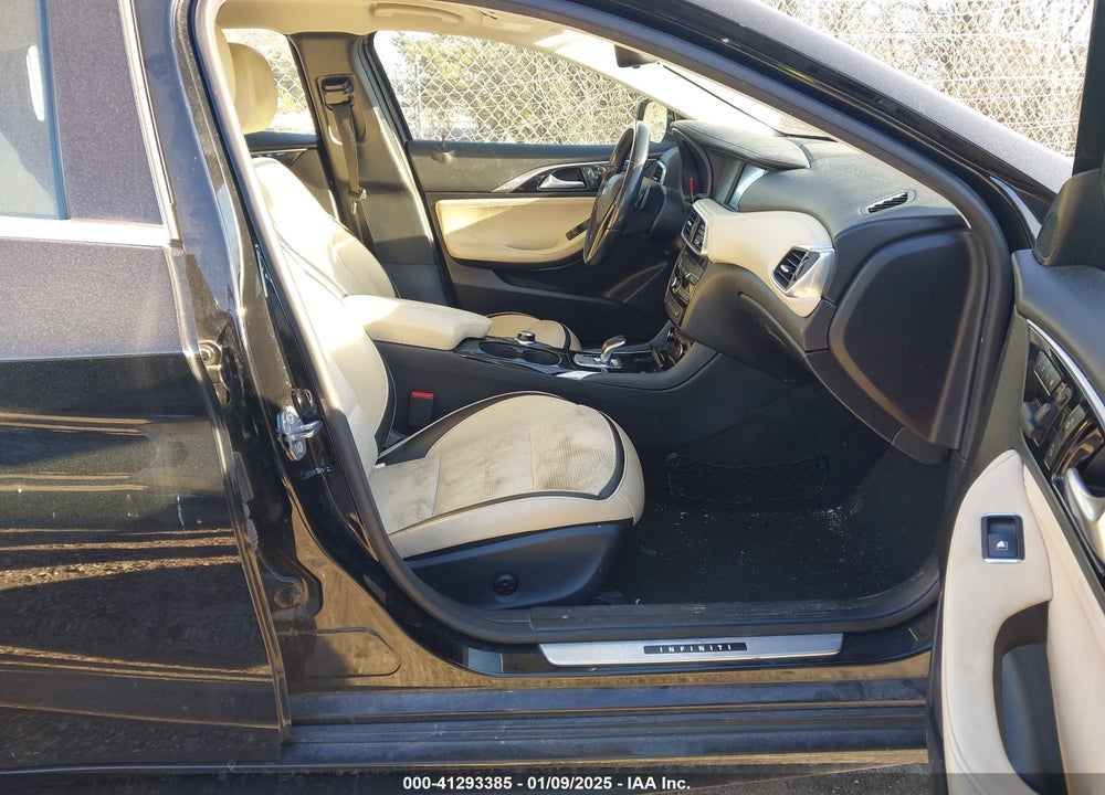 2019 INFINITI QX30 LUXE VIN: SJKCH5CP2KA009403