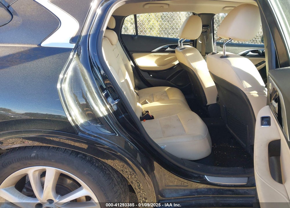 2019 INFINITI QX30 LUXE VIN: SJKCH5CP2KA009403