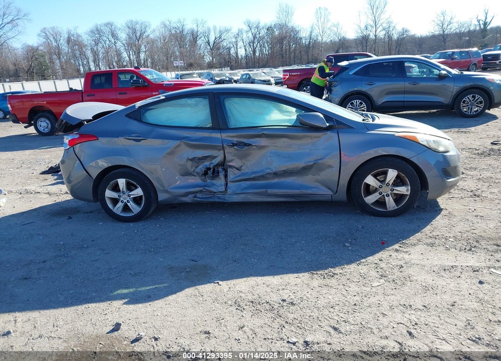 2013 HYUNDAI ELANTRA VIN: 5NPDH4AE7DH377297