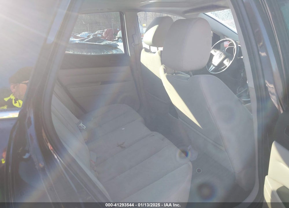 2011 MAZDA CX-7 VIN: JM3ER2B56B0374624