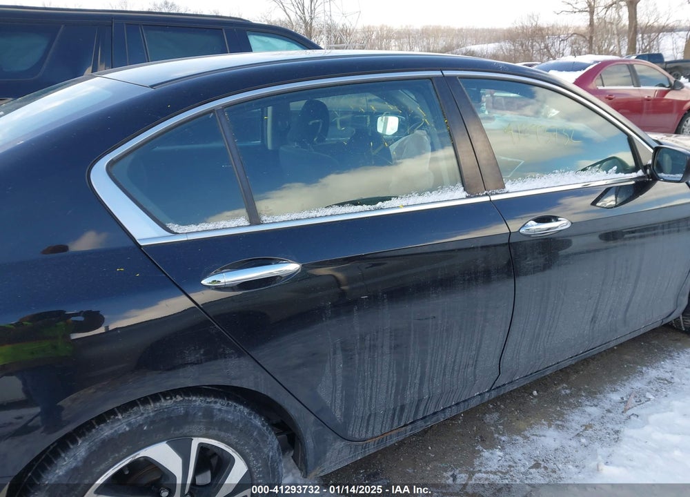 2017 HONDA ACCORD VIN: 1HGCR2F39HA257942