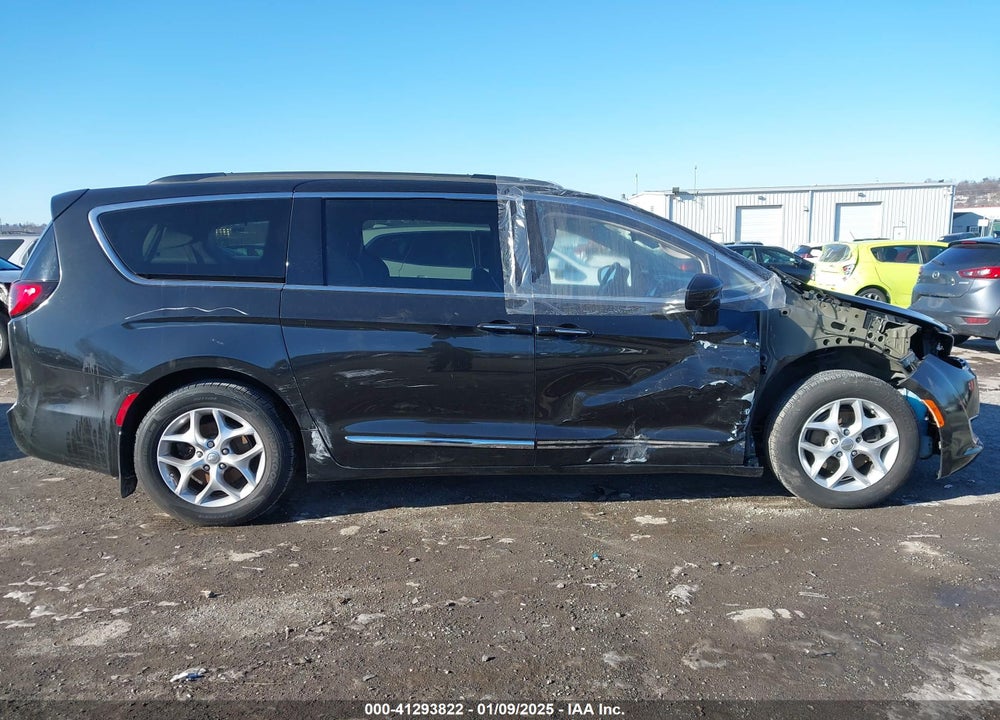 2017 CHRYSLER PACIFICA TOURING L VIN: 2C4RC1BG1HR541607