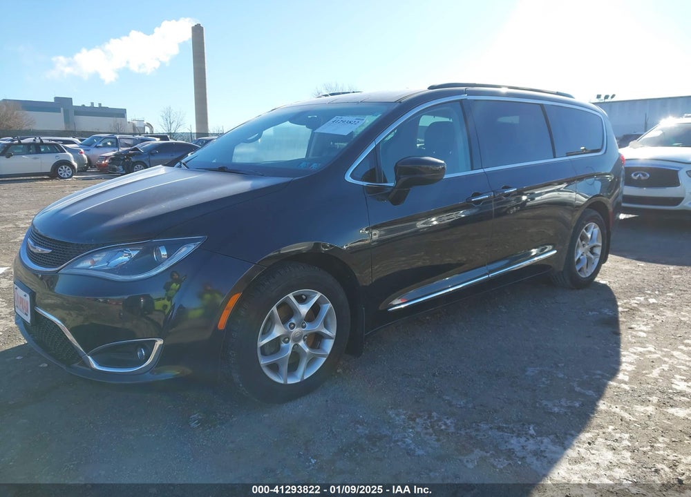 2017 CHRYSLER PACIFICA TOURING L VIN: 2C4RC1BG1HR541607