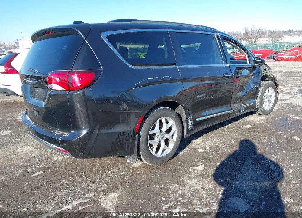 2017 CHRYSLER PACIFICA TOURING L VIN: 2C4RC1BG1HR541607