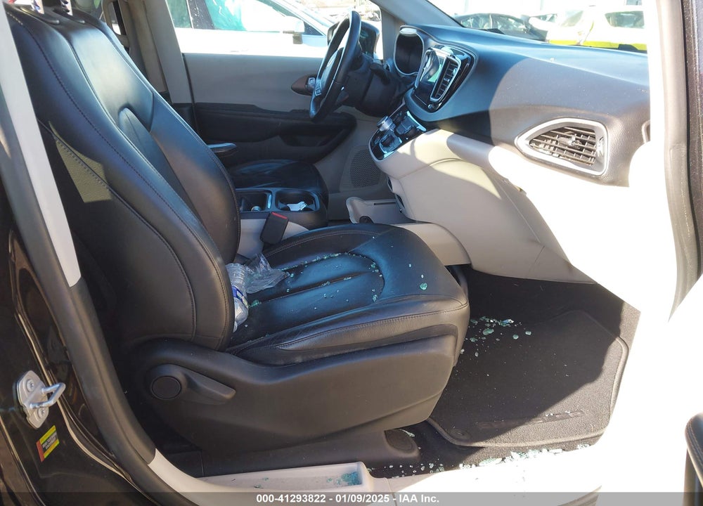 2017 CHRYSLER PACIFICA TOURING L VIN: 2C4RC1BG1HR541607