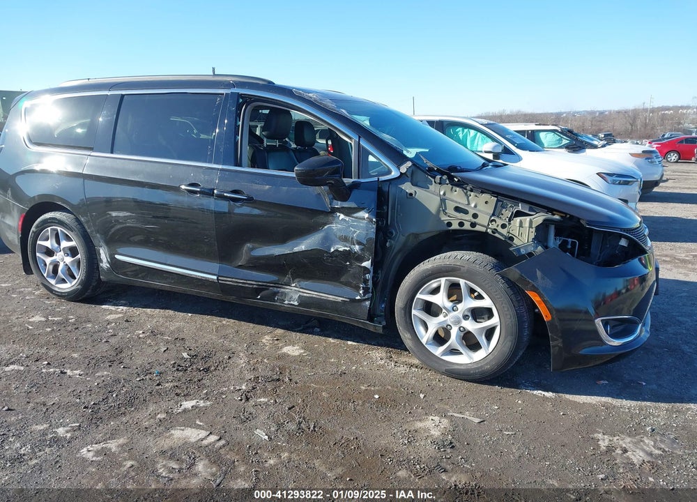 2017 CHRYSLER PACIFICA TOURING L VIN: 2C4RC1BG1HR541607